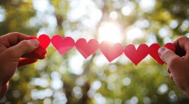 Herzgirlande aus Papier