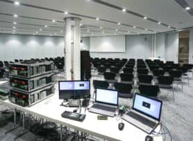 Raum 01 in Reihenbestuhlung