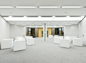 Aktionsfläche Süd mit Lounge Möbeln