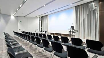 Raum 5 in Reihenbestuhlung