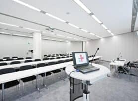 Raum 8 in parlamentarischer Bestuhlung