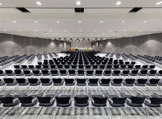 Reihenbestuhlung in Raum 2