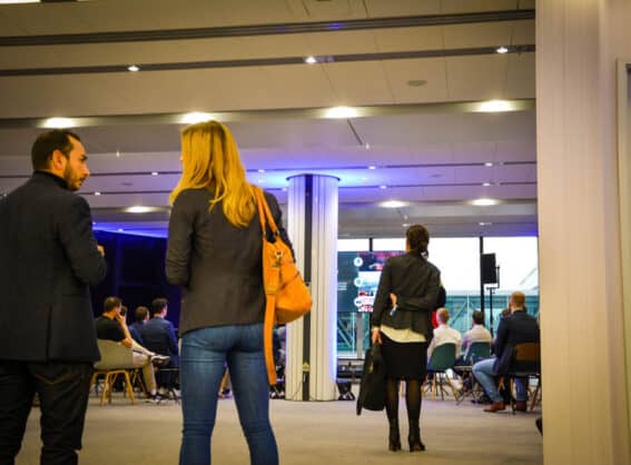 Aktionsfläche Süd mit Workshop und Besuchern