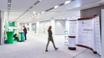 Foyer OG im CCD Süd mit Ausstellung