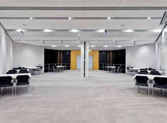 Aktionsfläche Süd mit Block Bestuhlung