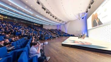 Raum 1 mit LED Bühne