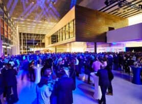 Foyer der Halle 1 mit Party