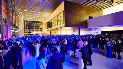 Foyer der Halle 1 mit Party