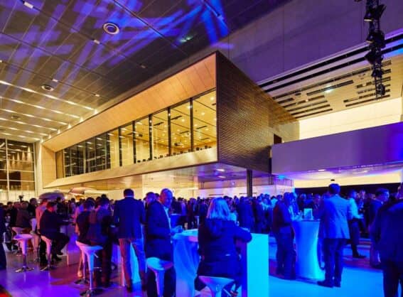 Party im Foyer der Halle 1