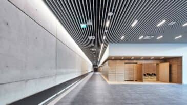 Foyer Halle 1 Obergeschoss mit Blick auf Raum 17