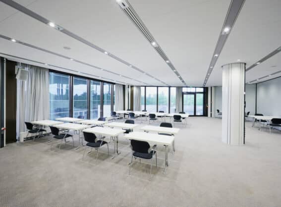 Raum 8 im CCD Congress Center Düsseldorf mit Blick au Halle 1