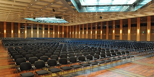 Bühne und Plenarsituation für Aktionärsversammlung in Düsseldorf